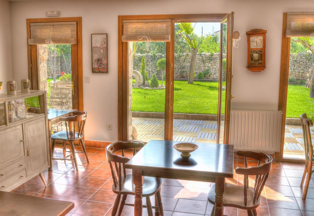 La Casa Del Huerto Hotel Quintanilla-Vivar Bagian luar foto